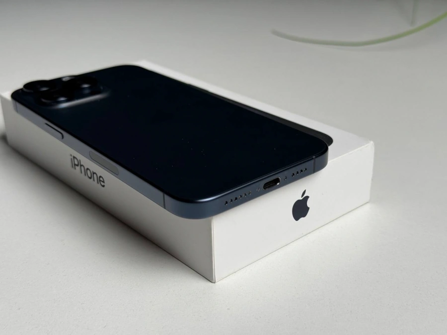 ВЖИВАНИЙ Б/У Apple iPhone 15 Pro Max 256GB Blue Titanium eSim (MU693) - Стан: гарний | Акумулятор: 87% | Комплектація: повний | Гарантія: 3 міс.