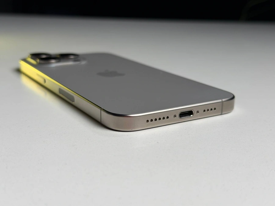 ВЖИВАНИЙ Б/У Apple iPhone 15 Pro Max 256GB Natural Titanium eSim (MU683) - Стан: гарний | Акумулятор: 100% | Комплектація: iPhone, кабель | Гарантія: 3 міс.