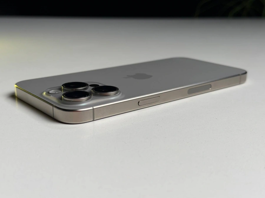 ВЖИВАНИЙ Б/У Apple iPhone 15 Pro Max 256GB Natural Titanium eSim (MU683) - Стан: гарний | Акумулятор: 100% | Комплектація: iPhone, кабель | Гарантія: 3 міс.