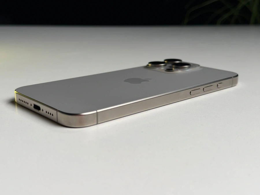 ВЖИВАНИЙ Б/У Apple iPhone 15 Pro Max 256GB Natural Titanium eSim (MU683) - Стан: гарний | Акумулятор: 100% | Комплектація: iPhone, кабель | Гарантія: 3 міс.