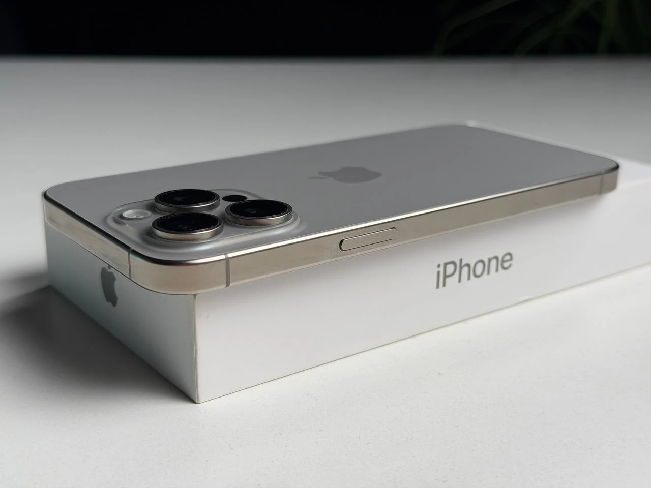 ВЖИВАНИЙ Б/У Apple iPhone 15 Pro Max 256GB Natural Titanium (MU793) - Состояние: идеальный | Аккумулятор: 100% | Комплектация: полный | Гарантия: 3 мес.