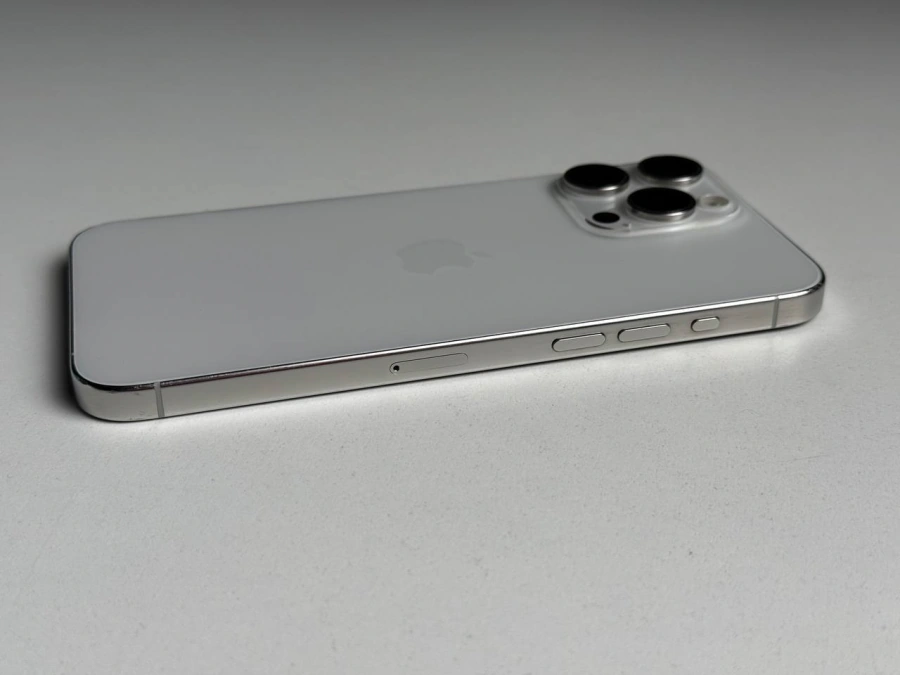 ВЖИВАНИЙ Б/У Apple iPhone 15 Pro Max 256GB White Titanium (MU783) - Стан: задовільний | Акумулятор: 100% | Комплектація: iPhone, кабель | Гарантія: 3 міс.