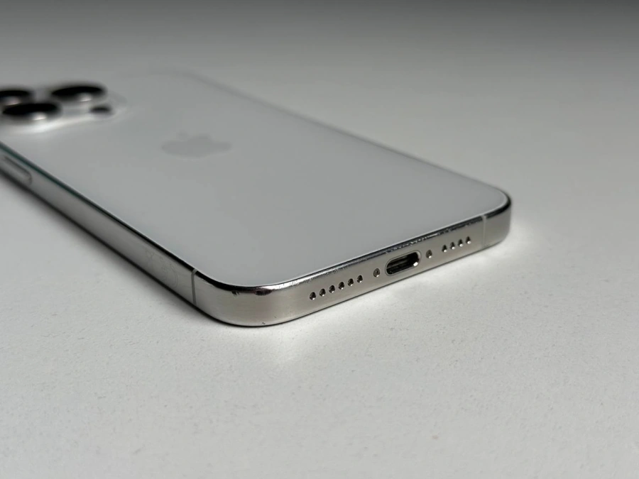 ВЖИВАНИЙ Б/У Apple iPhone 15 Pro Max 256GB White Titanium (MU783) - Стан: задовільний | Акумулятор: 100% | Комплектація: iPhone, кабель | Гарантія: 3 міс.