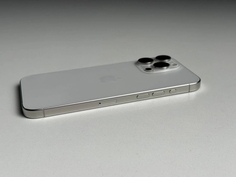 ВЖИВАНИЙ Б/У Apple iPhone 15 Pro Max 256GB White Titanium (MU783) - Состояние: удовлетворительный | Аккумулятор: 89% | Комплектация: iPhone, кабель | Гарантія: 3 мес.