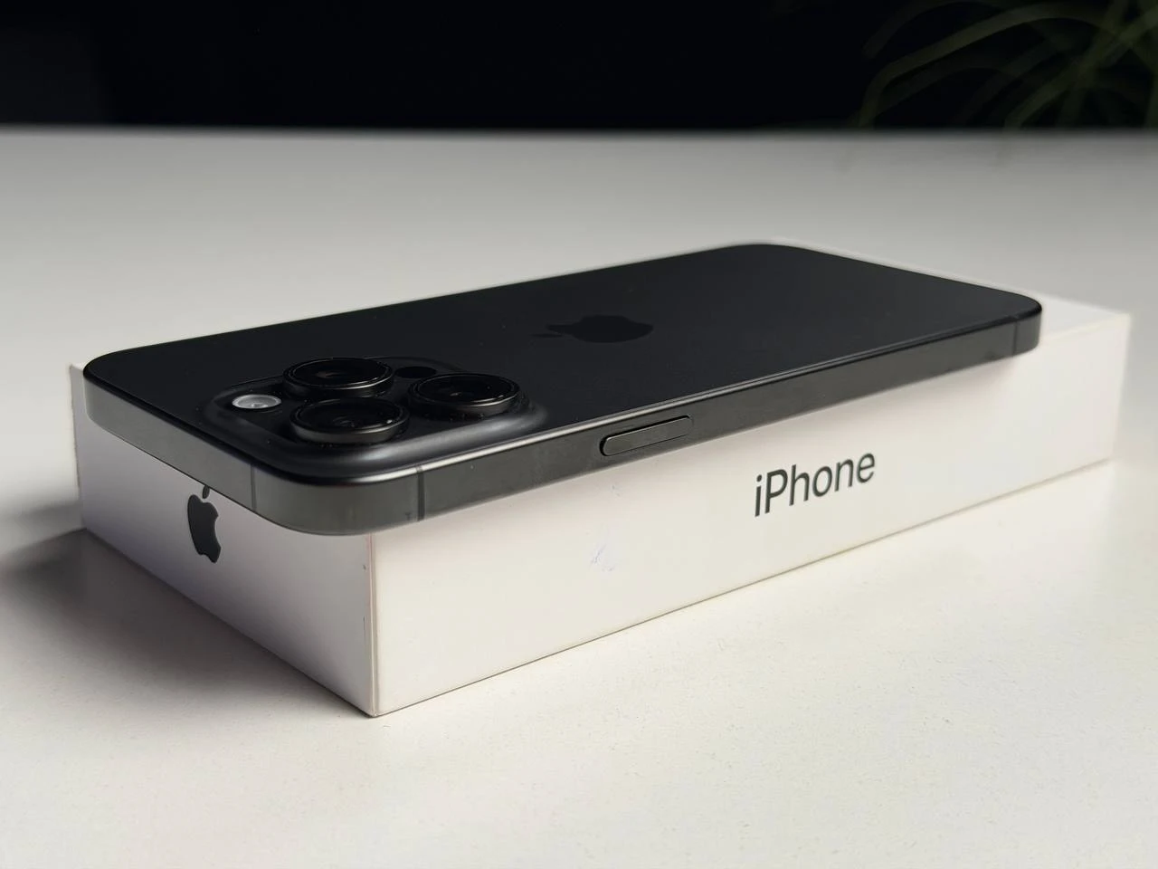 ВЖИВАНИЙ Б/У Apple iPhone 15 Pro Max 512GB Black Titanium (MU7C3) - Состояние: хороший | Аккумулятор: 100% | Комплектация: полный | Гарантия: 3 мес.