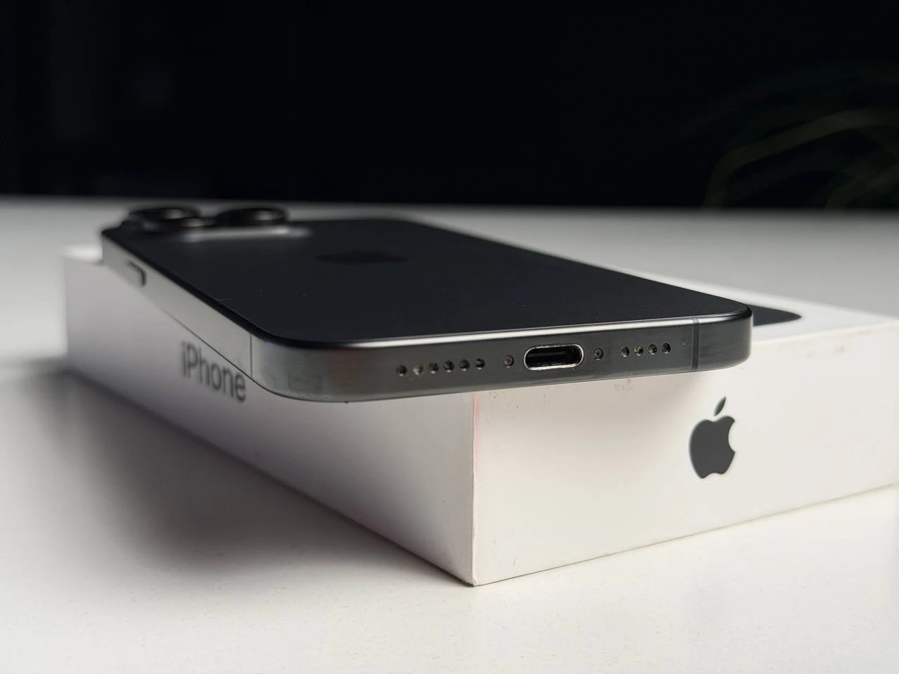 ВЖИВАНИЙ Б/У Apple iPhone 15 Pro Max 512GB Black Titanium (MU7C3) - Состояние: хороший | Аккумулятор: 100% | Комплектация: полный | Гарантия: 3 мес.