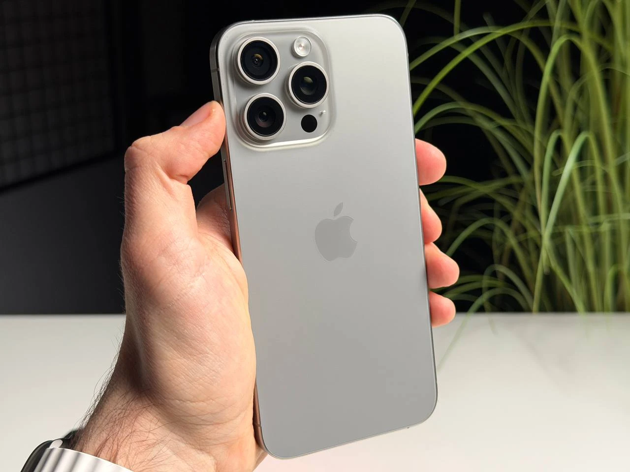 ВЖИВАНИЙ Б/У Apple iPhone 15 Pro Max 512GB Natural Titanium (MU7E3) - Состояние: хороший | Аккумулятор: 100% | Комплектация: iPhone, кабель | Гарантия: 3 мес.