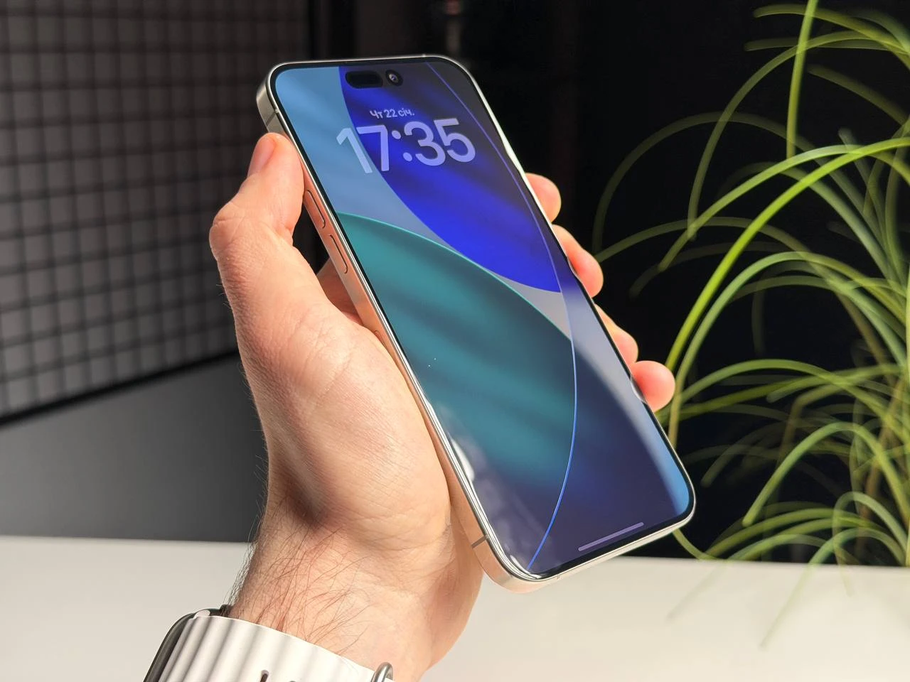 ВЖИВАНИЙ Б/У Apple iPhone 15 Pro Max 512GB Natural Titanium (MU7E3) - Состояние: хороший | Аккумулятор: 100% | Комплектация: iPhone, кабель | Гарантия: 3 мес.