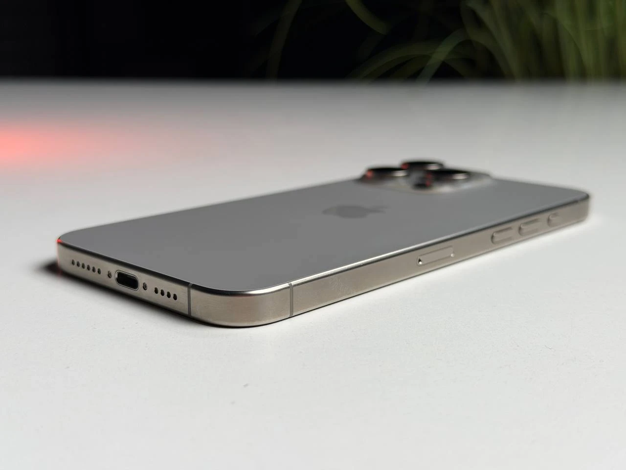 ВЖИВАНИЙ Б/У Apple iPhone 15 Pro Max 512GB Natural Titanium (MU7E3) - Состояние: хороший | Аккумулятор: 100% | Комплектация: iPhone, кабель | Гарантия: 3 мес.