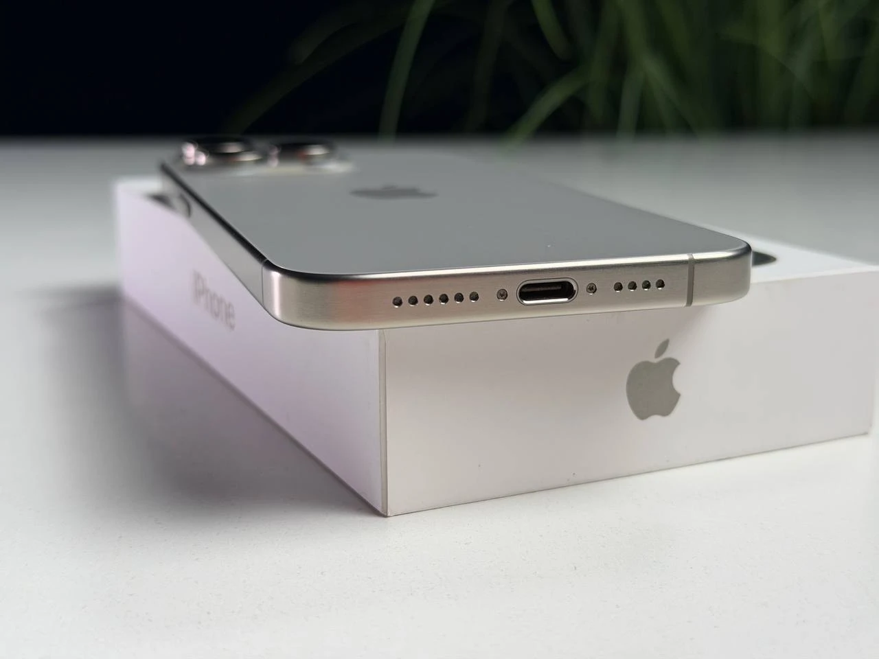 ВЖИВАНИЙ Б/У Apple iPhone 15 Pro Max 512GB Natural Titanium (MU7E3) - Состояние: хороший | Аккумулятор: 88% | Комплектация: полный | Гарантия: 3 мес.