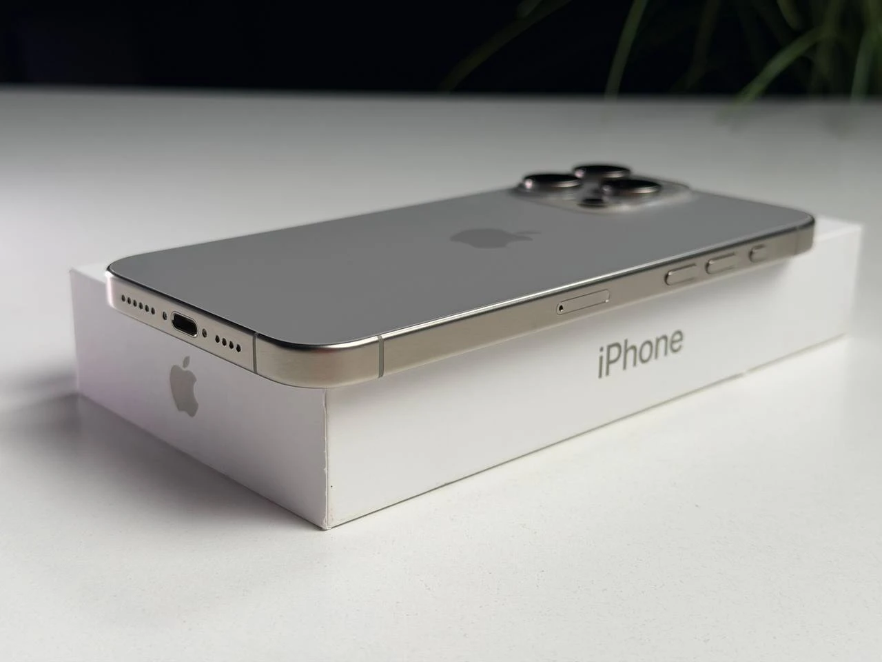 ВЖИВАНИЙ Б/У Apple iPhone 15 Pro Max 512GB Natural Titanium (MU7E3) - Состояние: хороший | Аккумулятор: 88% | Комплектация: полный | Гарантия: 3 мес.