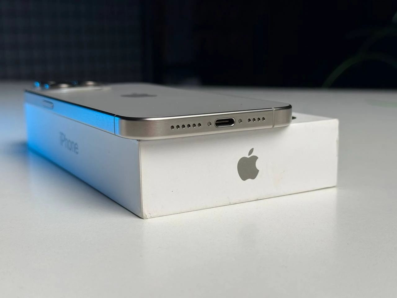 ВЖИВАНИЙ Б/У Apple iPhone 15 Pro Max 512GB Natural Titanium (MU7E3) - Состояние: идеальный | Аккумулятор: 90% | Комплектация: полный | Гарантія: 3 мес.