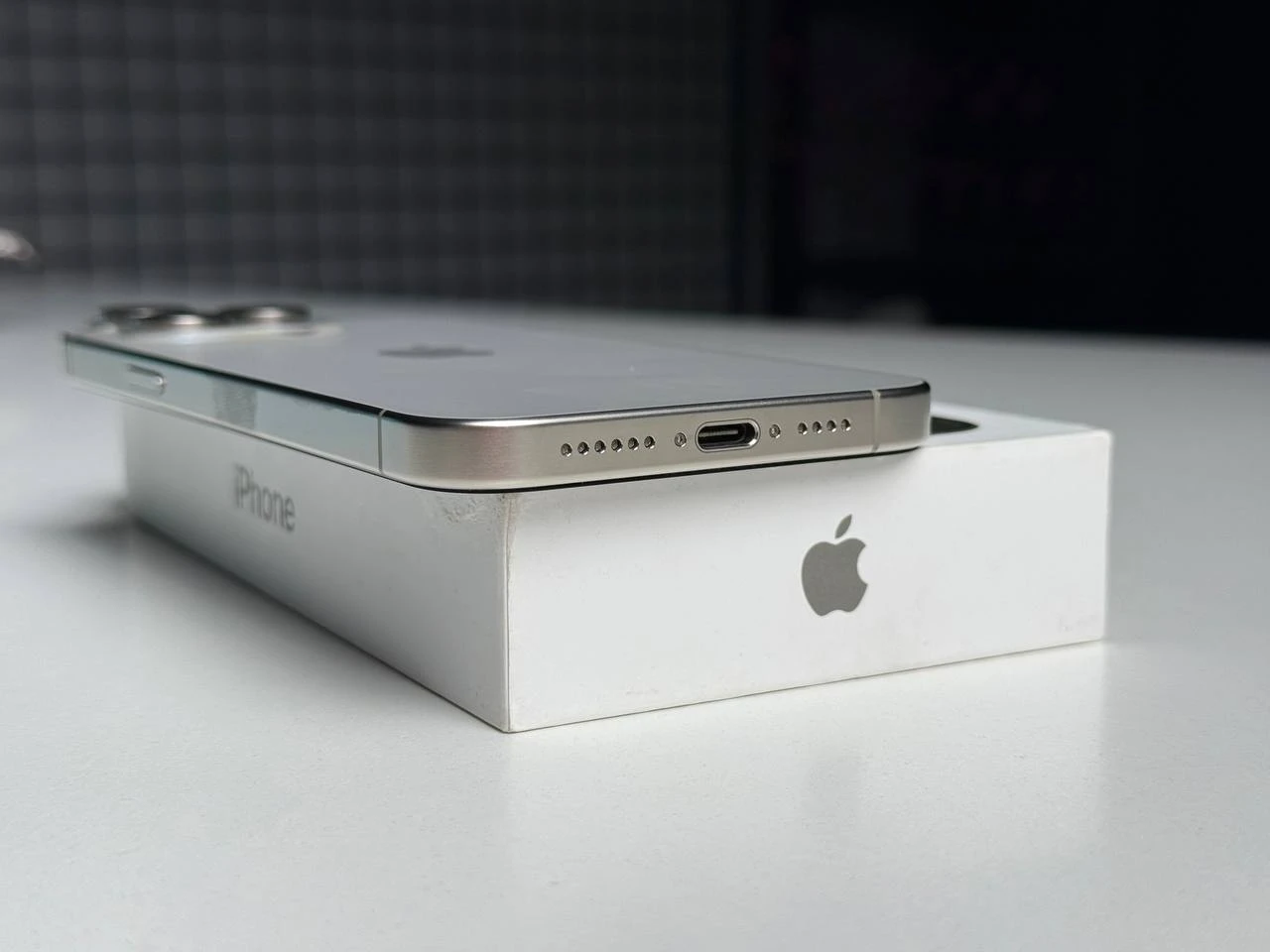 ВЖИВАНИЙ Б/У Apple iPhone 15 Pro Max 512GB Natural Titanium (MU7E3) - Состояние: идеальный | Аккумулятор: 97% | Комплектация: полный | Гарантія: 3 мес.