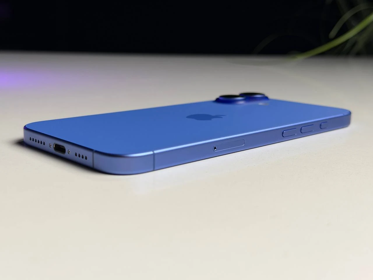 ВЖИВАНИЙ Б/У Apple iPhone 16 Plus 128GB Ultramarine (MXVX3) - Состояние: хороший | Аккумулятор: 100% | Комплектация: iPhone, кабель | Гарантия: 3 мес.