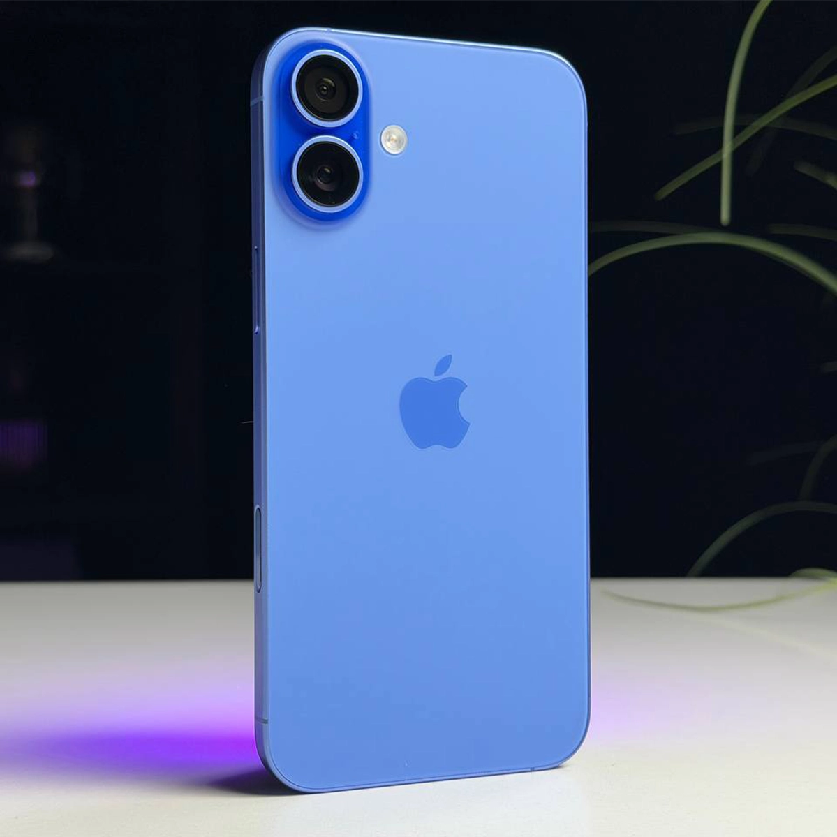 ВЖИВАНИЙ Б/У Apple iPhone 16 Plus 128GB Ultramarine (MXVX3) - Состояние: хороший | Аккумулятор: 100% | Комплектация: iPhone, кабель | Гарантия: 3 мес.