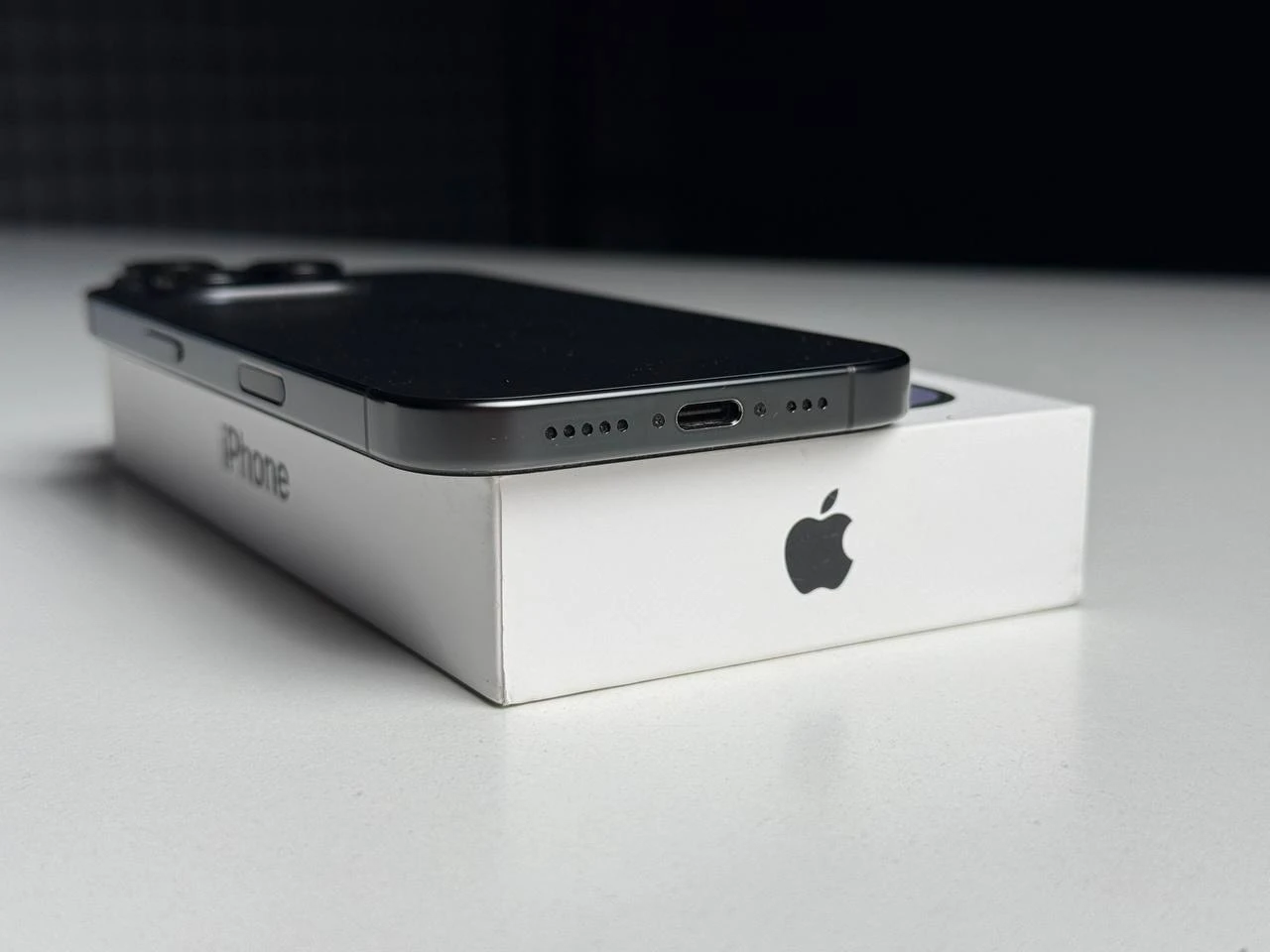 ВЖИВАНИЙ Б/У Apple iPhone 16 Pro 128GB Black Titanium (MYND3) - Состояние: хороший | Аккумулятор: 100% | Комплектация: полный | Гарантия: 3 мес.