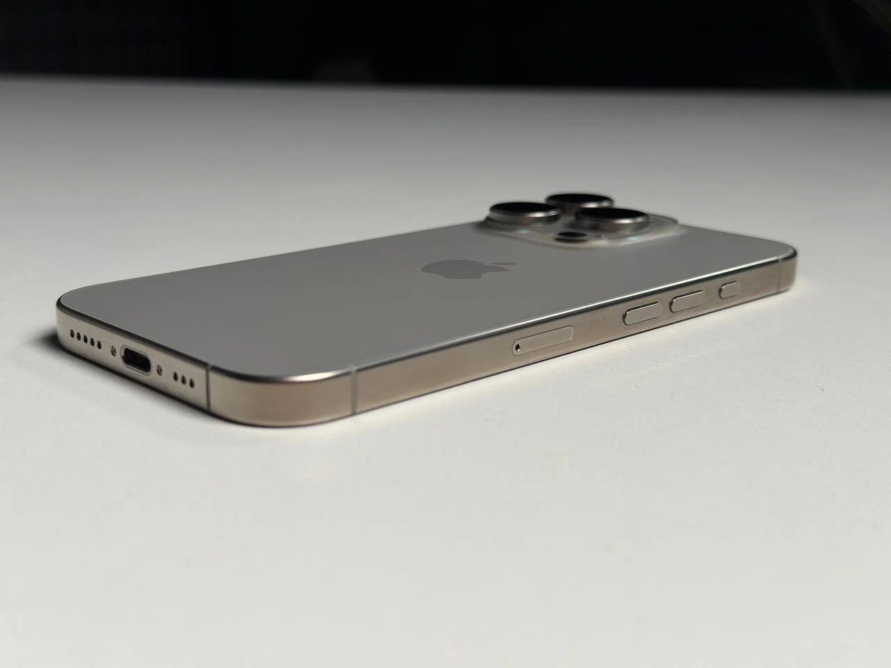 ВЖИВАНИЙ Б/У Apple iPhone 16 Pro 256GB Natural Titanium (MYNL3) - Состояние: хороший | Аккумулятор: 93% | Комплектация: iPhone, кабель | Гарантия: 3 мес.