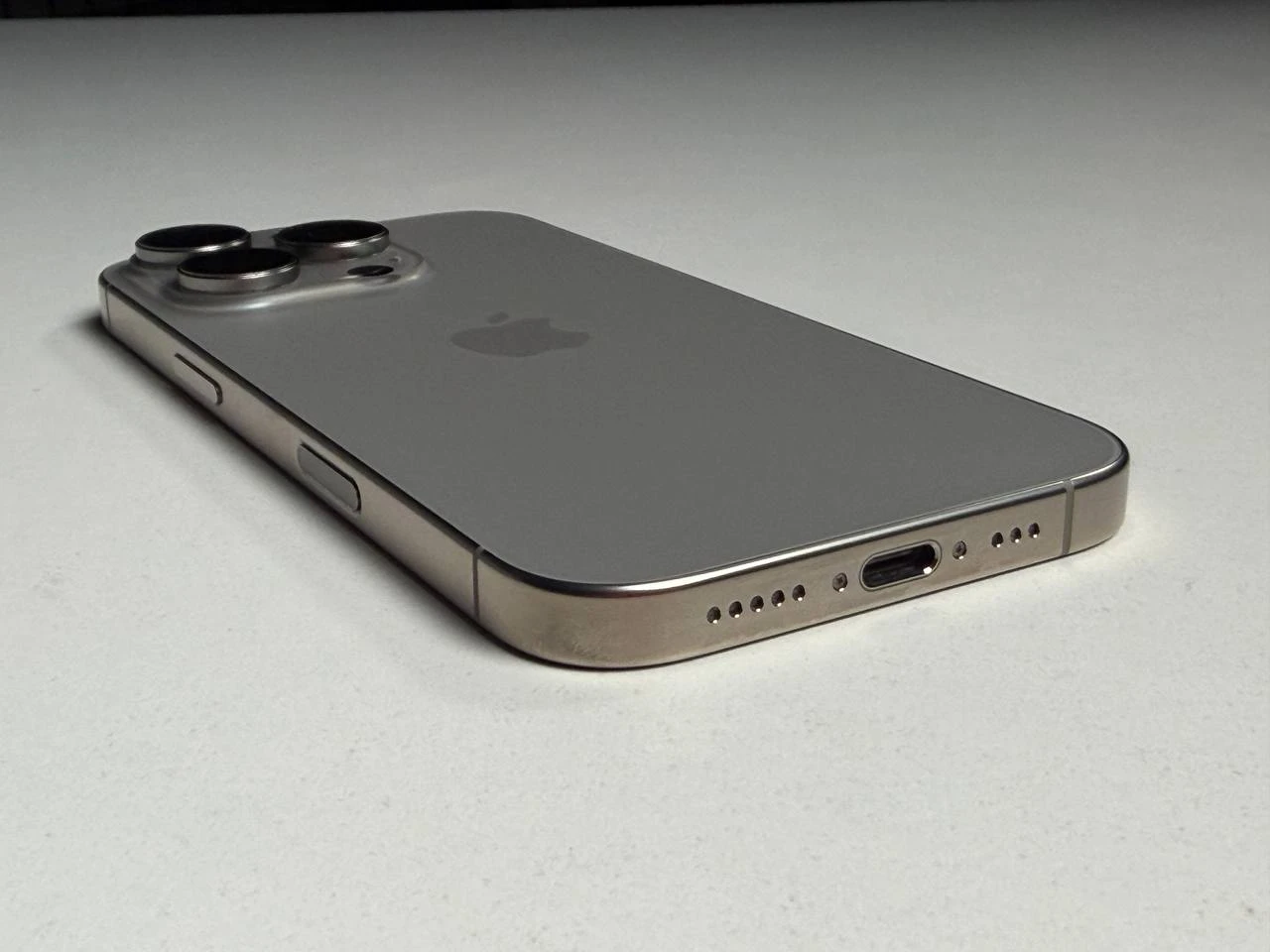 ВЖИВАНИЙ Б/У Apple iPhone 16 Pro 256GB Natural Titanium (MYNL3) - Состояние: хороший | Аккумулятор: 93% | Комплектация: iPhone, кабель | Гарантия: 3 мес.