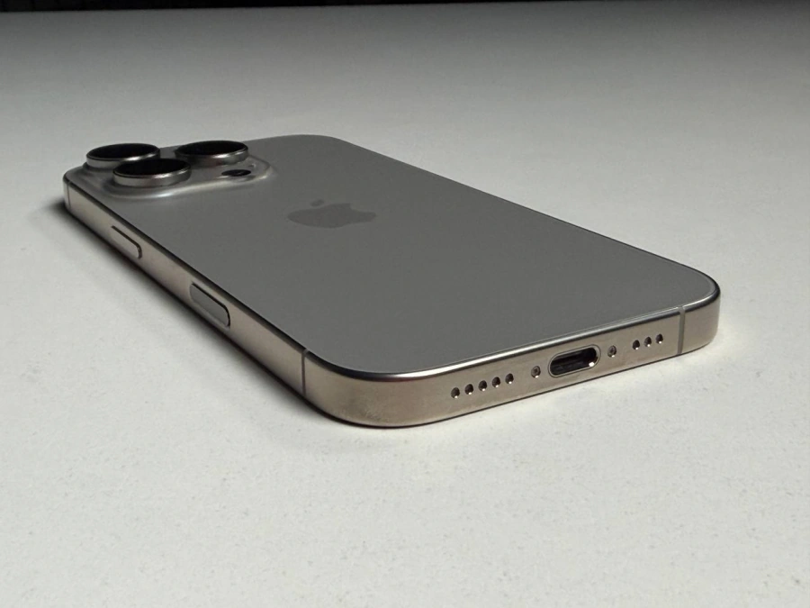 ВЖИВАНИЙ Б/У Apple iPhone 16 Pro 256GB Natural Titanium (MYNL3) - Стан: гарний | Акумулятор: 93% | Комплектація: iPhone, кабель | Гарантія: 3 міс.