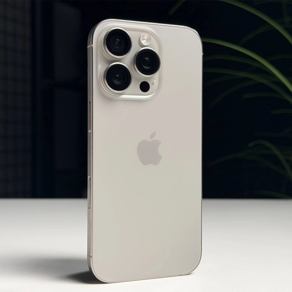 ВЖИВАНИЙ Б/У Apple iPhone 16 Pro 256GB Natural Titanium (MYNL3) - Состояние: хороший | Аккумулятор: 93% | Комплектация: iPhone, кабель | Гарантия: 3 мес.