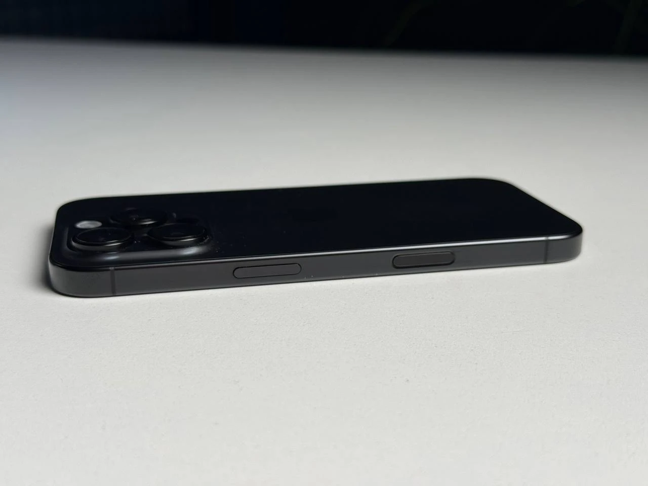 ВЖИВАНИЙ Б/У Apple iPhone 16 Pro 512GB Black Titanium (MYNM3) - Состояние: хороший | Аккумулятор: 93% | Комплектация: iPhone, кабель | Гарантія: 3 мес.