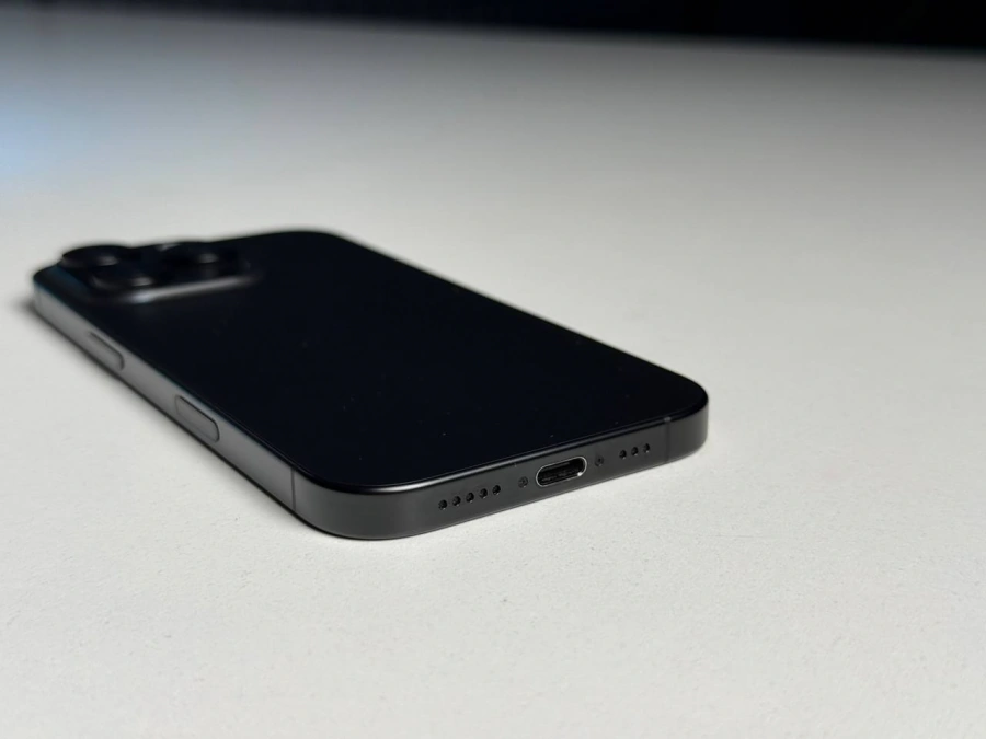 ВЖИВАНИЙ Б/У Apple iPhone 16 Pro 512GB Black Titanium (MYNM3) - Стан: гарний | Акумулятор: 93% | Комплектація: iPhone, кабель | Гарантія: 3 міс.