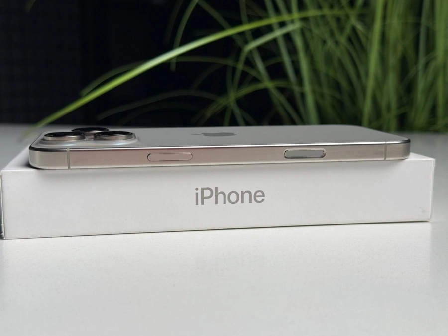 ВЖИВАНИЙ Б/У Apple iPhone 16 Pro Max 1TB Natural Titanium (MYX73) - Стан: гарний | Акумулятор: 100% | Комплектація: повний | Гарантія: 3 міс.