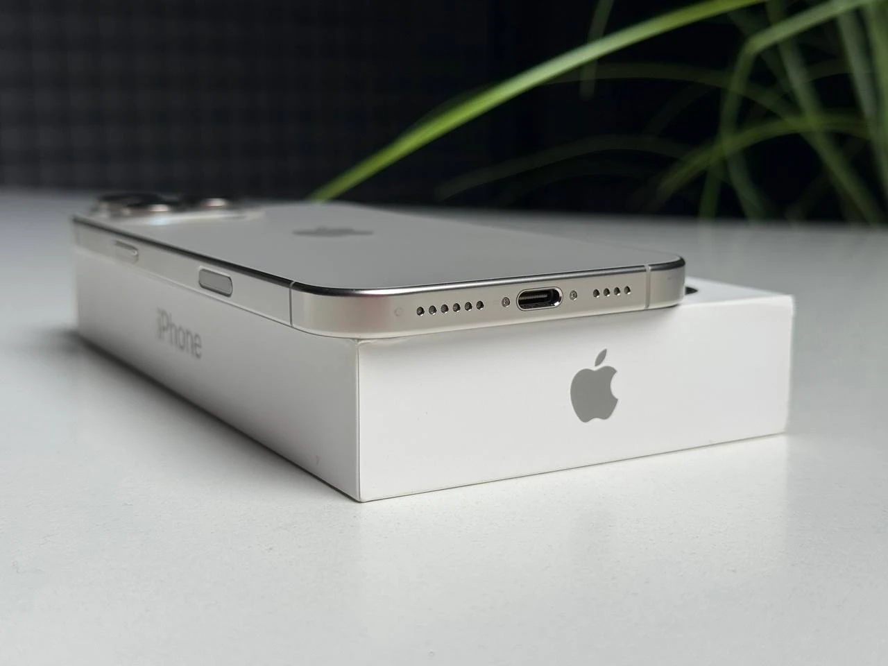 ВЖИВАНИЙ Б/У Apple iPhone 16 Pro Max 1TB Natural Titanium (MYX73) - Состояние: хороший | Аккумулятор: 100% | Комплектация: полный | Гарантия: 3 мес.