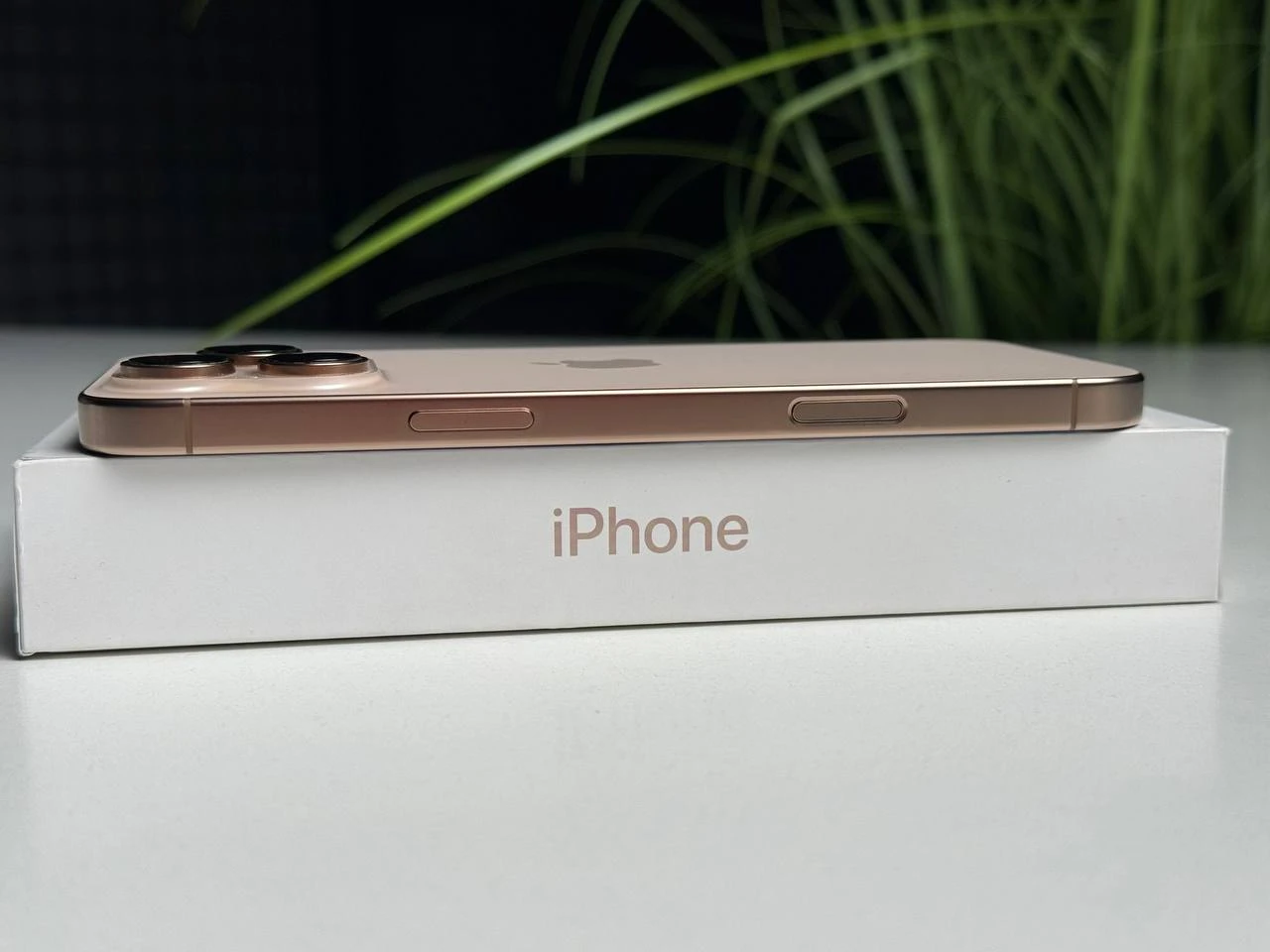 ВЖИВАНИЙ Б/У Apple iPhone 16 Pro Max 256GB Desert Titanium (MYWX3) - Состояние: хороший | Аккумулятор: 99% | Комплектация: полный | Гарантия: 3 мес.