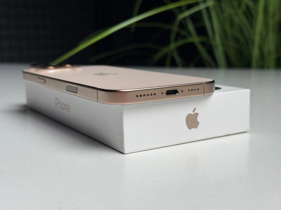 ВЖИВАНИЙ Б/У Apple iPhone 16 Pro Max 256GB Desert Titanium (MYWX3) - Стан: гарний | Акумулятор: 99% | Комплектація: повний | Гарантія: 3 міс.