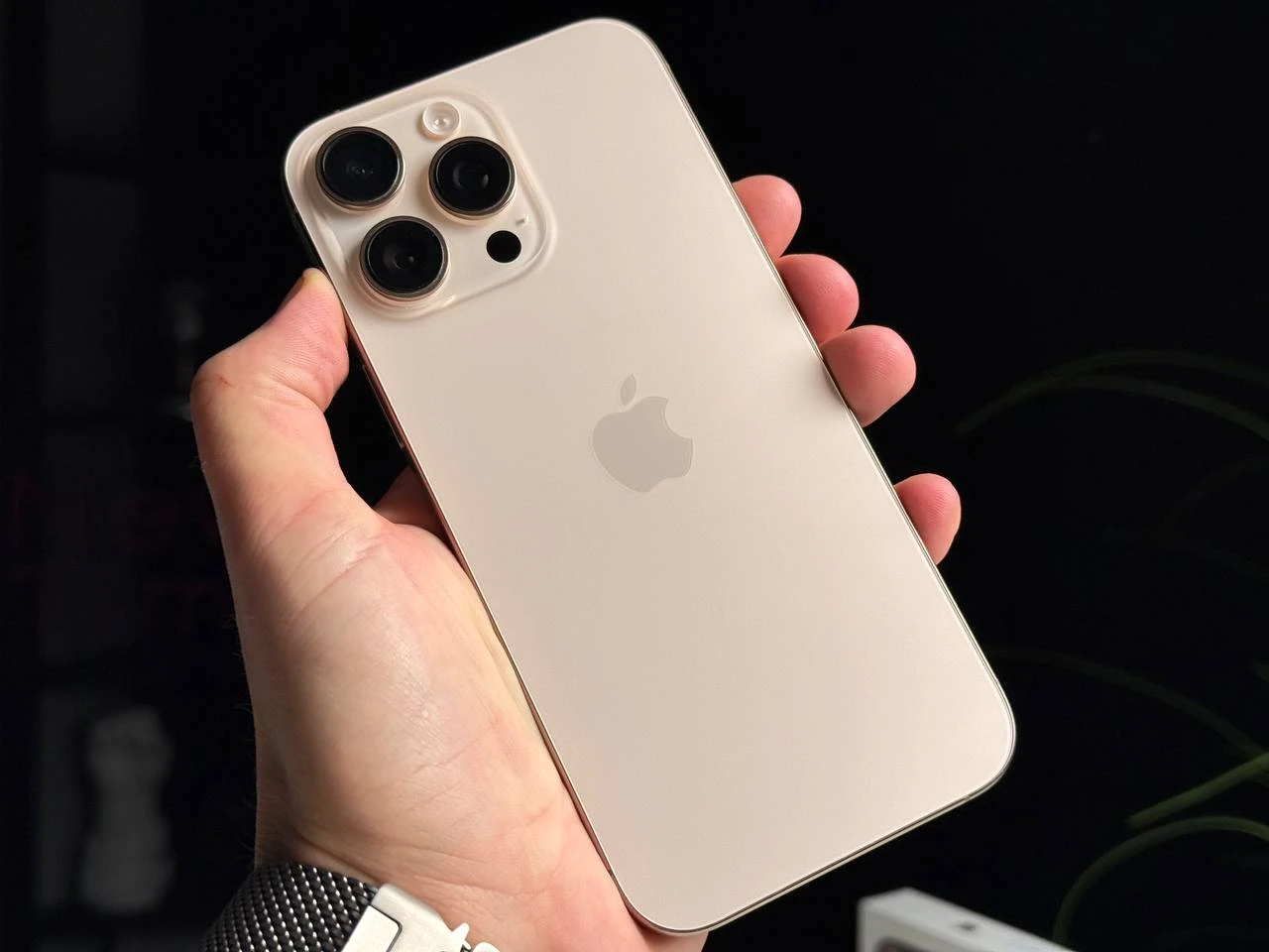 ВЖИВАНИЙ Б/У Apple iPhone 16 Pro Max 256GB Desert Titanium (MYWX3) - Состояние: хороший | Аккумулятор: 93% | Комплектация: полный | Гарантія: 3 мес.