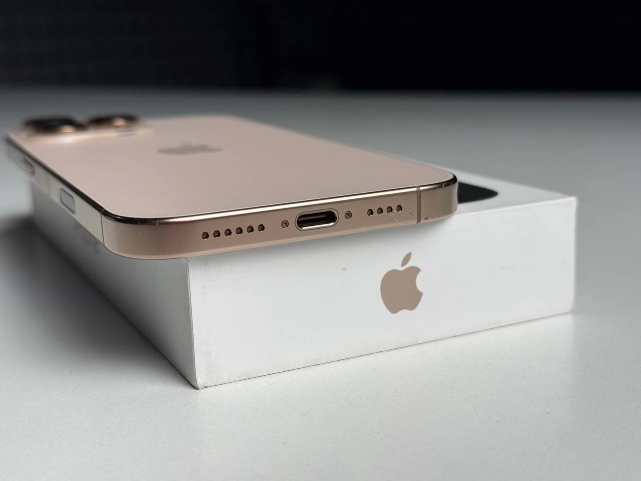 ВЖИВАНИЙ Б/У Apple iPhone 16 Pro Max 256GB Desert Titanium (MYWX3) - Состояние: хороший | Аккумулятор: 93% | Комплектация: полный | Гарантія: 3 мес.