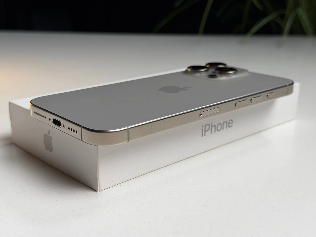 ВЖИВАНИЙ Б/У Apple iPhone 16 Pro Max 256GB Natural Titanium (MYWY3) - Состояние: хороший | Аккумулятор: 100% | Комплектация: полный | Гарантия: 3 мес.