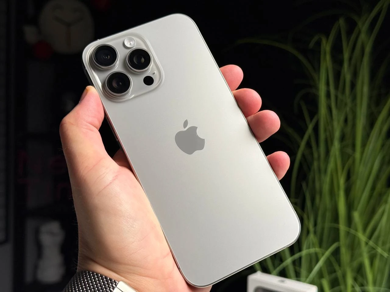 ВЖИВАНИЙ Б/У Apple iPhone 16 Pro Max 256GB Natural Titanium (MYWY3) - Состояние: хороший | Аккумулятор: 95% | Комплектация: полный | Гарантія: 3 мес.