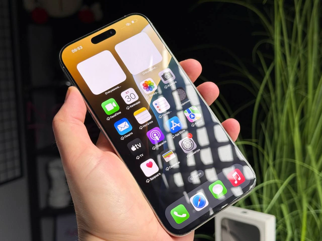 ВЖИВАНИЙ Б/У Apple iPhone 16 Pro Max 256GB Natural Titanium (MYWY3) - Состояние: хороший | Аккумулятор: 95% | Комплектация: полный | Гарантія: 3 мес.