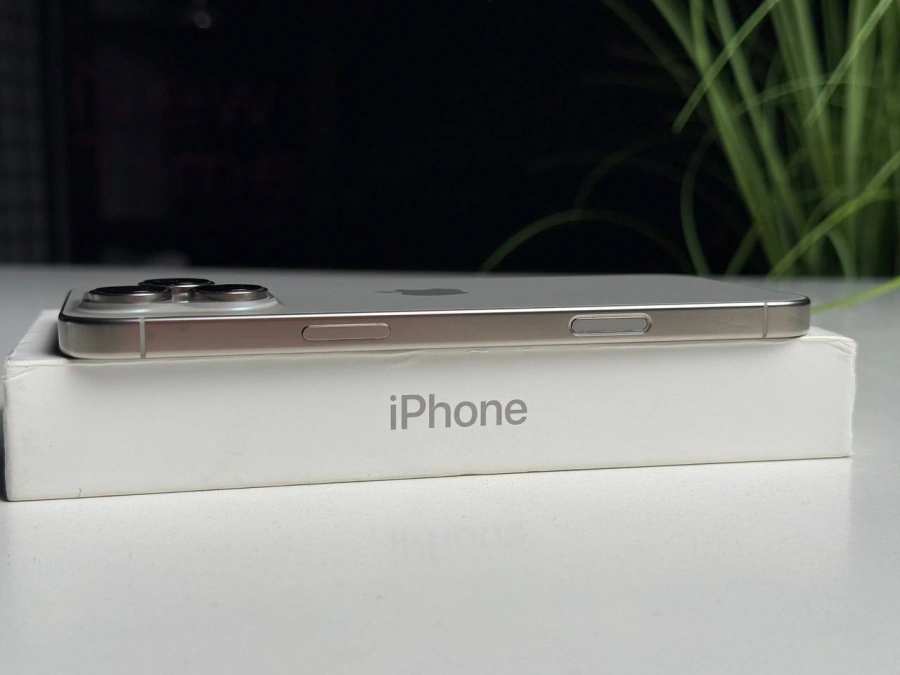 ВЖИВАНИЙ Б/У Apple iPhone 16 Pro Max 256GB Natural Titanium (MYWY3) - Стан: гарний | Акумулятор: 95% | Комплектація: повний | Гарантія: 3 міс.