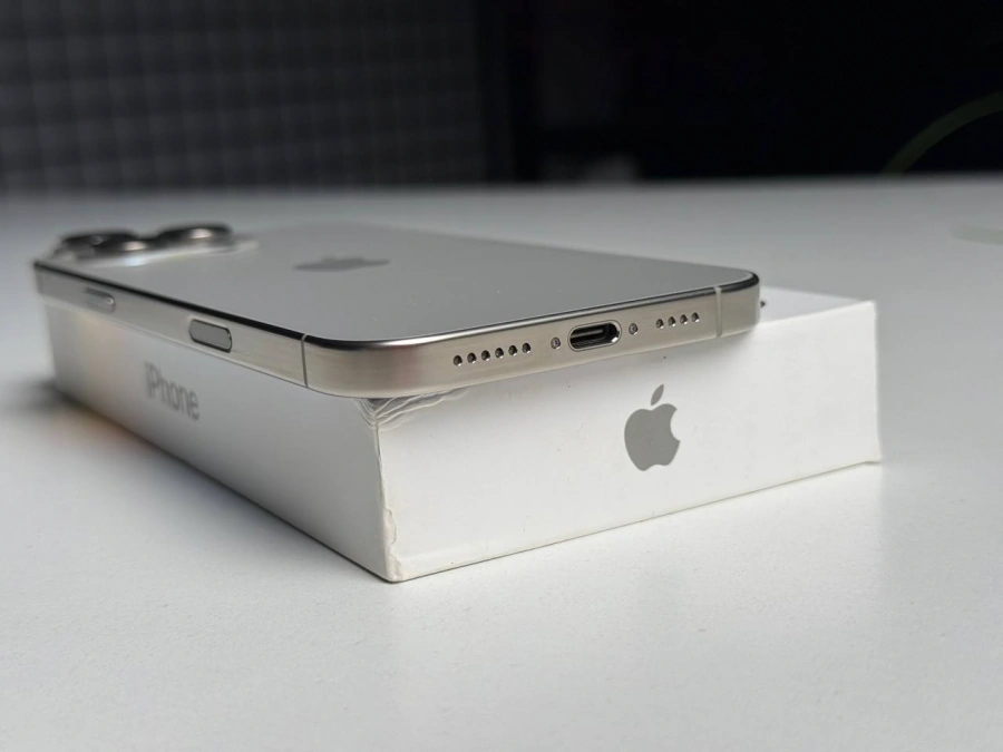 ВЖИВАНИЙ Б/У Apple iPhone 16 Pro Max 256GB Natural Titanium (MYWY3) - Стан: гарний | Акумулятор: 95% | Комплектація: повний | Гарантія: 3 міс.