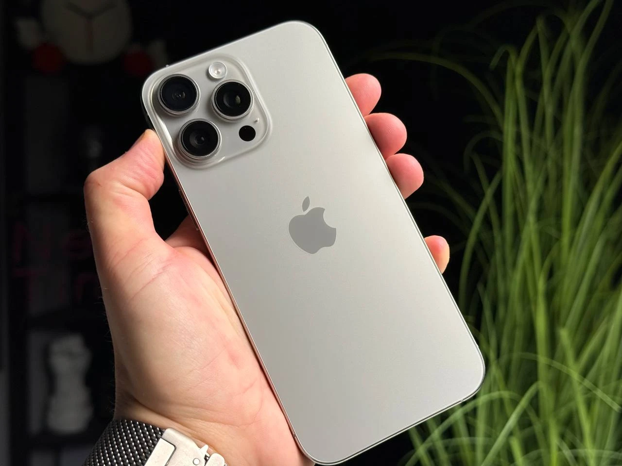 ВЖИВАНИЙ Б/У Apple iPhone 16 Pro Max 256GB Natural Titanium (MYWY3) - Состояние: хороший | Аккумулятор: 97% | Комплектация: iPhone, кабель | Гарантія: 3 мес.