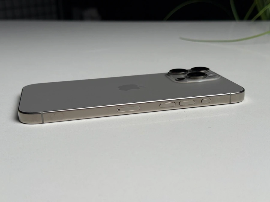 ВЖИВАНИЙ Б/У Apple iPhone 16 Pro Max 256GB Natural Titanium (MYWY3) - Стан: гарний | Акумулятор: 97% | Комплектація: iPhone, кабель | Гарантія: 3 міс.