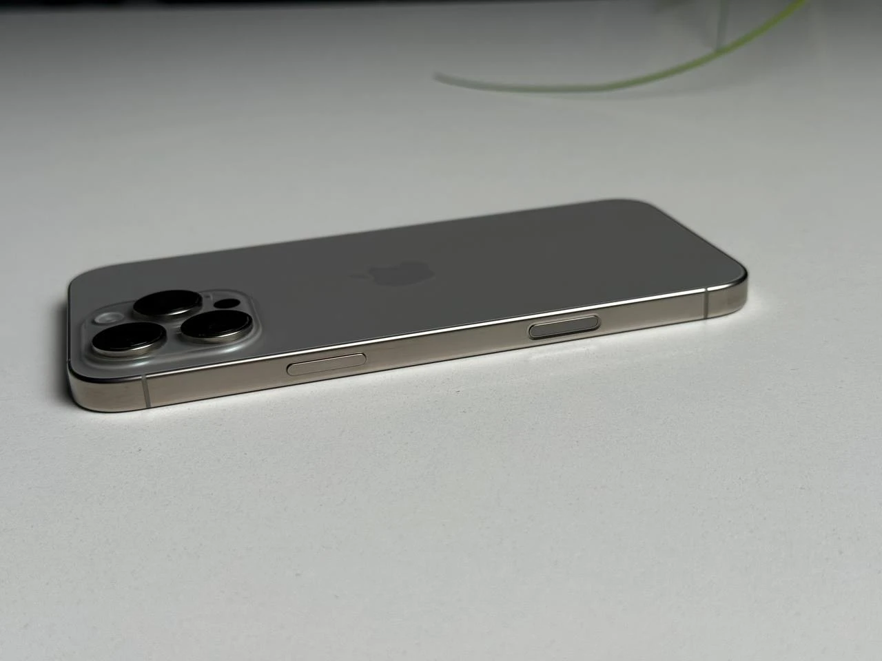 ВЖИВАНИЙ Б/У Apple iPhone 16 Pro Max 256GB Natural Titanium (MYWY3) - Состояние: хороший | Аккумулятор: 97% | Комплектация: iPhone, кабель | Гарантія: 3 мес.