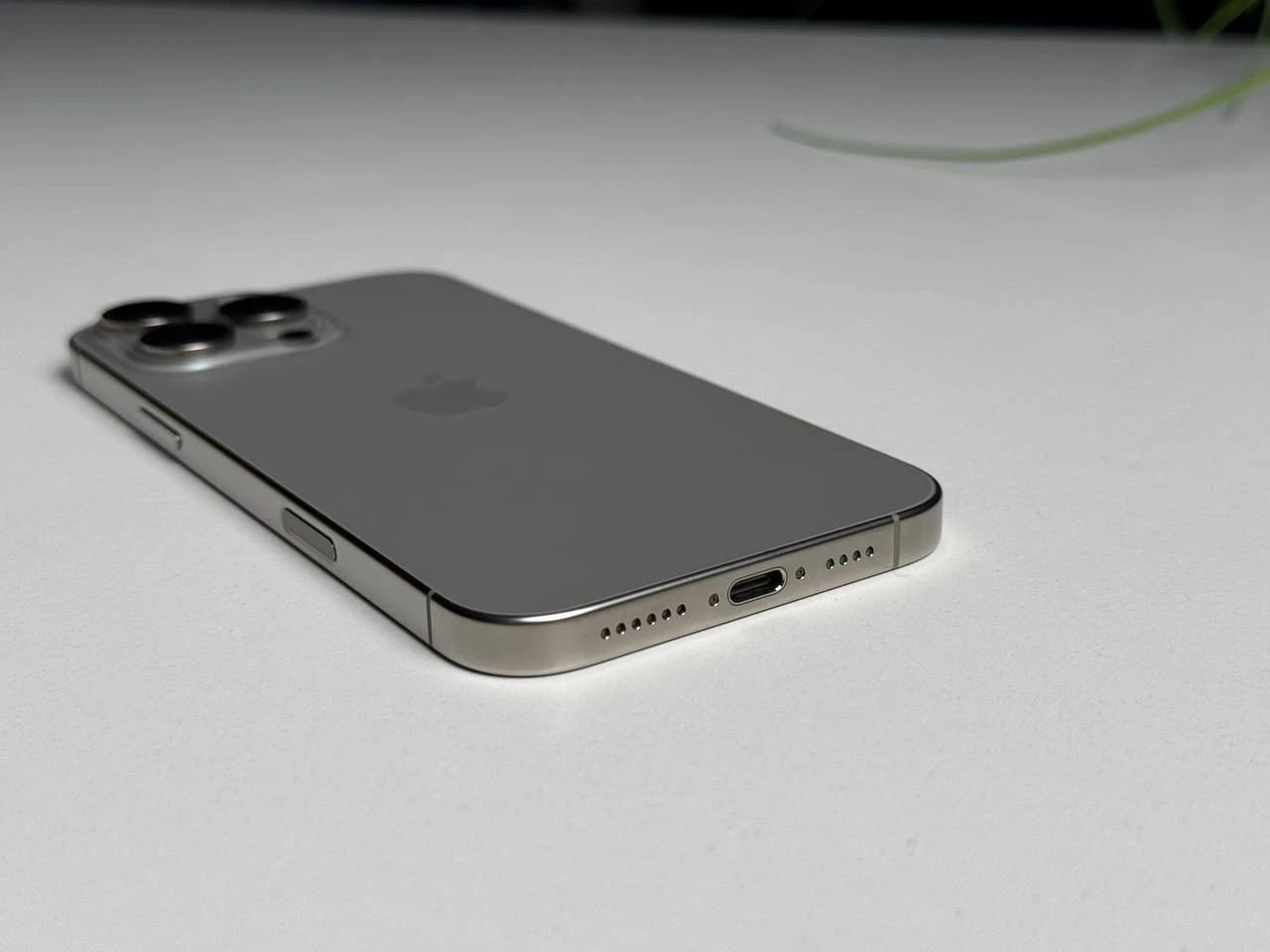 ВЖИВАНИЙ Б/У Apple iPhone 16 Pro Max 256GB Natural Titanium (MYWY3) - Состояние: хороший | Аккумулятор: 97% | Комплектация: iPhone, кабель | Гарантія: 3 мес.