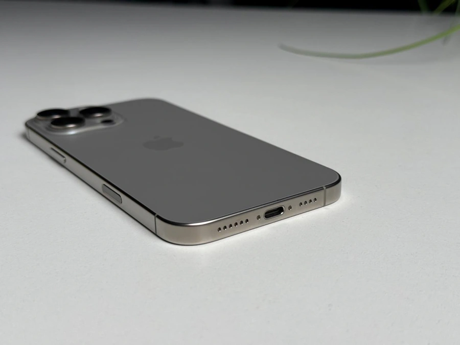 ВЖИВАНИЙ Б/У Apple iPhone 16 Pro Max 256GB Natural Titanium (MYWY3) - Стан: гарний | Акумулятор: 97% | Комплектація: iPhone, кабель | Гарантія: 3 міс.