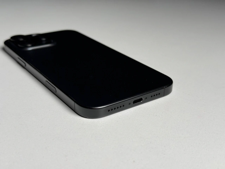 ВЖИВАНИЙ Б/У Apple iPhone 16 Pro Max 512GB Black Titanium (MYX03) - Стан: гарний | Акумулятор: 100% | Комплектація: iPhone, кабель | Гарантія: 3 міс.