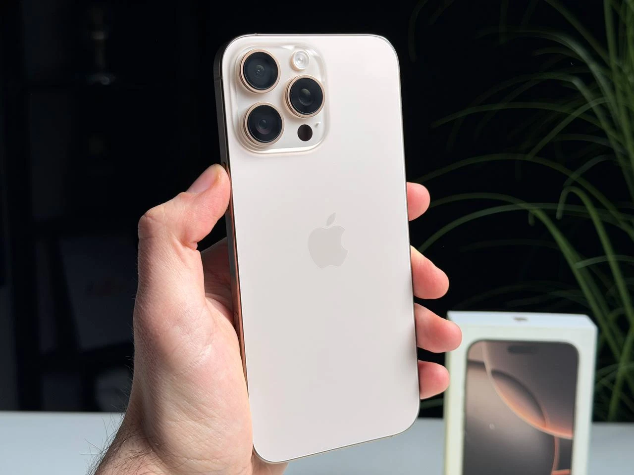 ВЖИВАНИЙ Б/У Apple iPhone 16 Pro Max 512GB Desert Titanium (MYX23) - Состояние: хороший | Аккумулятор: 100% | Комплектация: полный | Гарантия: 3 мес.