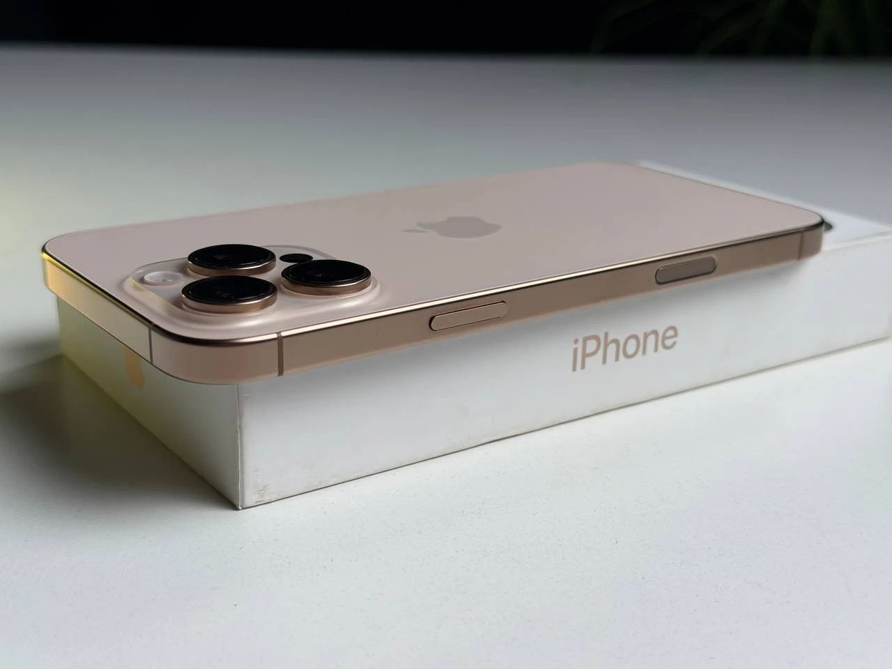 ВЖИВАНИЙ Б/У Apple iPhone 16 Pro Max 512GB Desert Titanium (MYX23) - Состояние: хороший | Аккумулятор: 100% | Комплектация: полный | Гарантия: 3 мес.