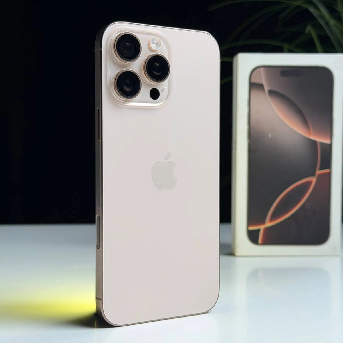 ВЖИВАНИЙ Б/У Apple iPhone 16 Pro Max 512GB Desert Titanium (MYX23) - Состояние: хороший | Аккумулятор: 100% | Комплектация: полный | Гарантия: 3 мес.