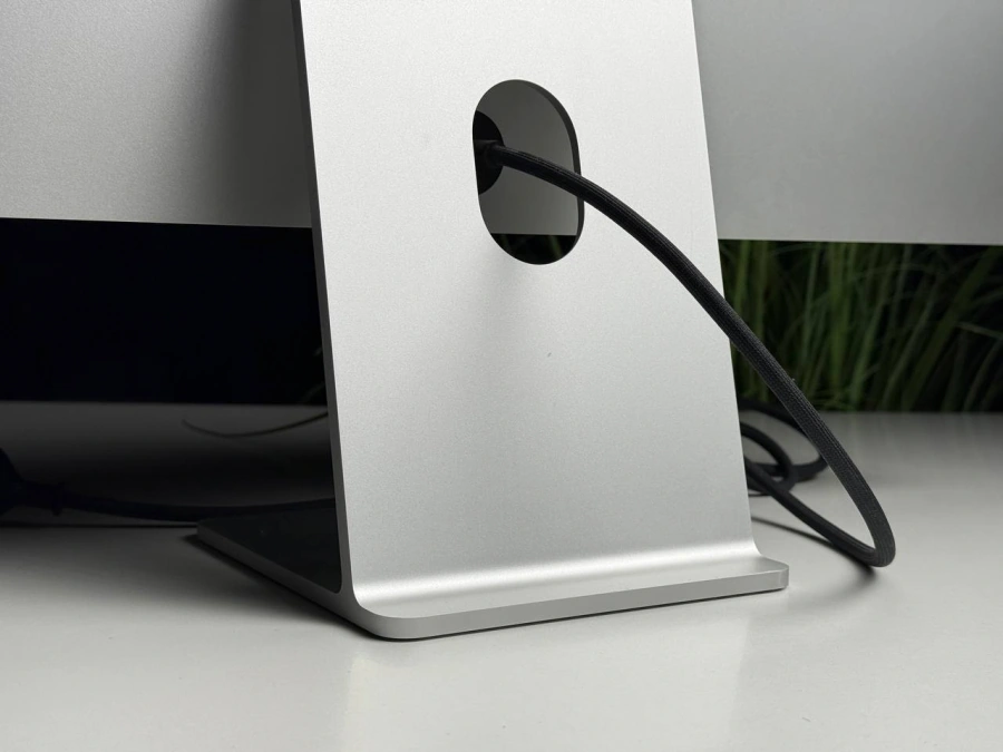 ВЖИВАНИЙ Б/У Монітор Apple Studio Display with Tilt Adjustable Stand [Standard Glass] (MK0U3, MYJG3) - Стан: гарний | Комплектація: повний | Гарантія: 3 міс.