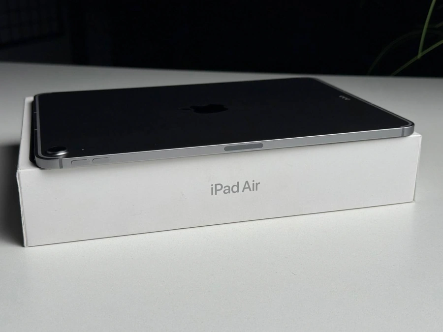 ВІТРИННИЙ Планшет Apple iPad Air 11'' M3 2025 Wi-Fi + Cellular 256GB Space Gray (MCG04) - Стан: ідеальний | Акумулятор: 100% | Комплектація: повний | Гарантія: 3 міс.