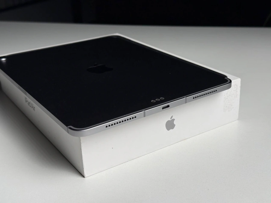 ВІТРИННИЙ Планшет Apple iPad Air 11'' M3 2025 Wi-Fi + Cellular 256GB Space Gray (MCG04) - Стан: ідеальний | Акумулятор: 100% | Комплектація: повний | Гарантія: 3 міс.