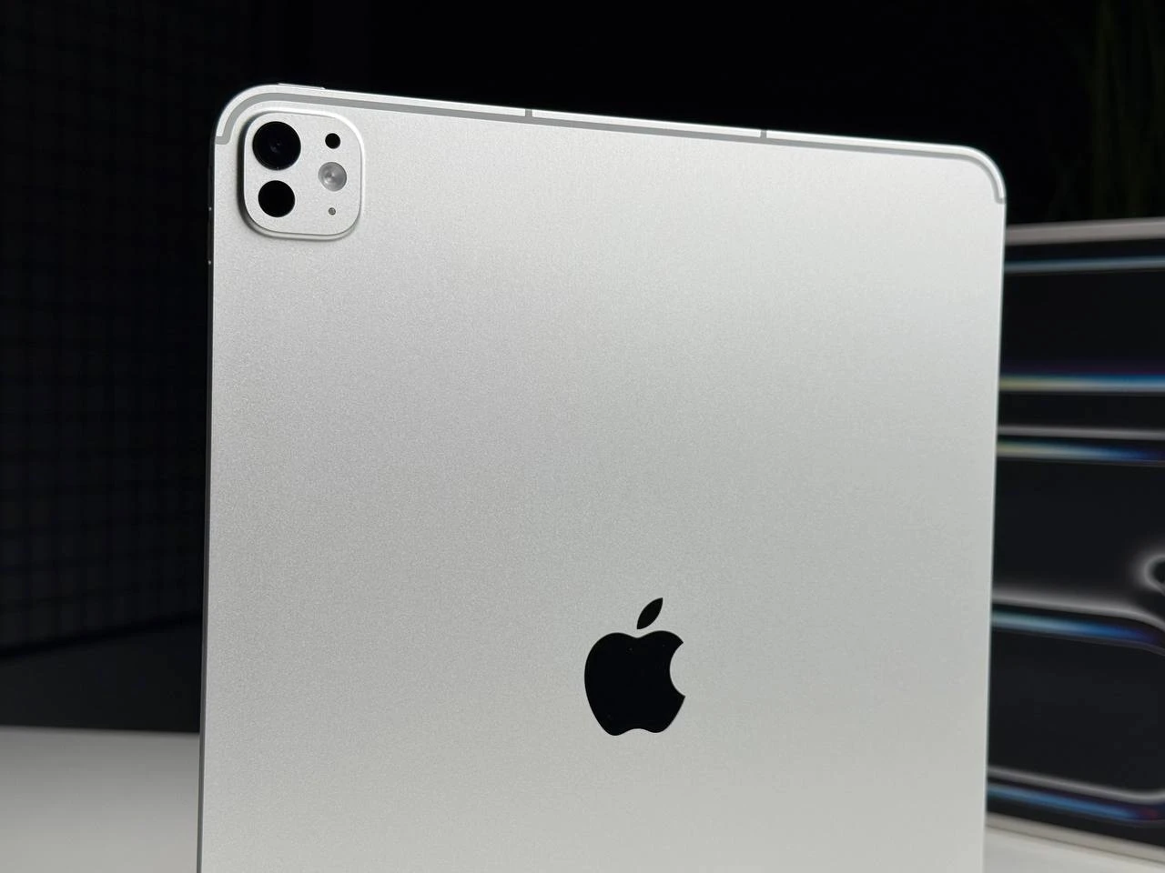 ВЖИВАНИЙ Б/У Планшет Apple iPad Pro 13" M4 2024 Wi-Fi + Cellular 256GB with Standard glass - Silver (MVXT3) - Состояние: хороший | Аккумулятор: 100% | Комплектация: полный | Гарантія: 3 мес.